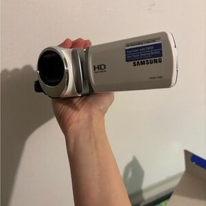 Samsung HD Camcorder - Silver NEW NEVER USED BEEN IN BOX